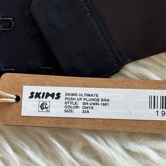Skims Ultimate Push up Plunge Bra Onyx Size 32A - Picture 7 of 7